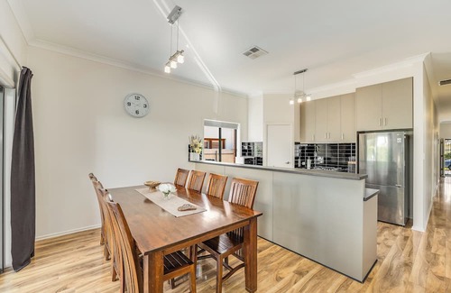 Allenby Gardens House | Spacious, centrally located, well-appointed four-bedroom home with office.