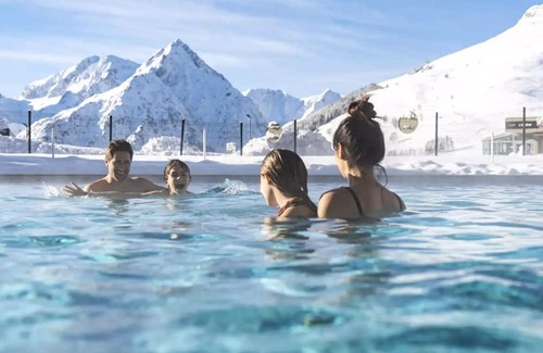 Mont-de-Lans Apartment | Belambra Clubs Les 2 Alpes Les Crestes - All inclusive - Premium Room 2 Adults Corner Night View Impregnable