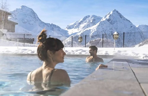 Mont-de-Lans Apartment | Belambra Clubs Les 2 Alpes Les Crestes - All inclusive - Premium Room 2 Adults Corner Night View Impregnable