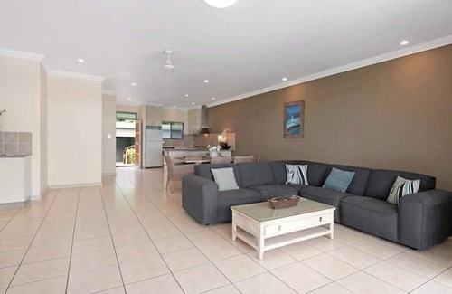 Hamilton Island Apartment | Blue Water Views 11