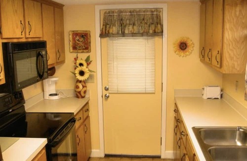 The Dunes House | Charming 3-bedroom house with AC, WiFi in fantastic Myrtle Beach