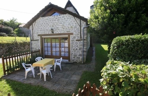 Mourjou Cottage | Charming house with garden, 2 bedrooms, pets allowed, in Mourjou