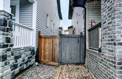 Northwest Edmonton House | Charming 2-bedroom house with WiFi, fitness room in nice Edmonton