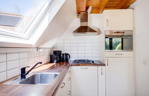 Zwiggelte House | Nightingale I Holiday Home with Lovely Garden
