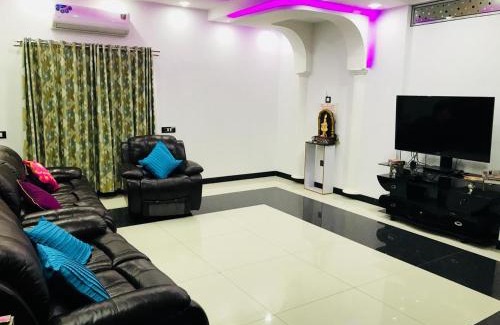 Bhuj Hotel | Shree Radhe Bungalow Bhuj