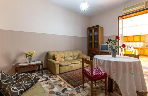 San Filippo del Mela Apartment | Milazzo Apartment with additional shower in Garden