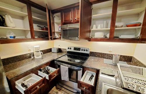 University City Apartment | NEW King Bed Venetian Vacation - La Jolla 2 bedroom condos luxury furnished near beach and UTC mall