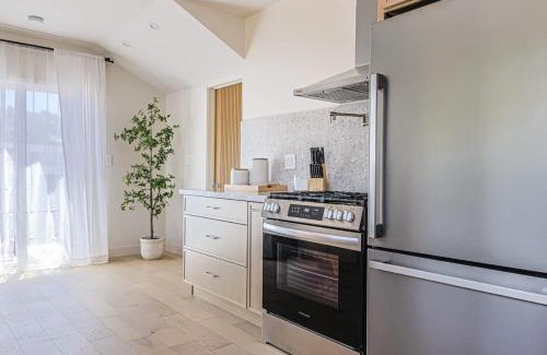 Los Angeles House | 4BD LA Villa with Jacuzzi Sauna and Outdoor Bliss