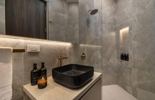 El Tesoro Villa | Casa Luxe - Cold Plunge, Sauna, Pool, & Jacuzzi!