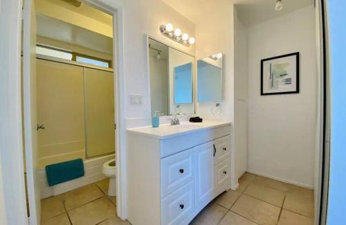 Ocean Beach Apartment | Lovely Oceanfront Studio + Balcony (Olas)