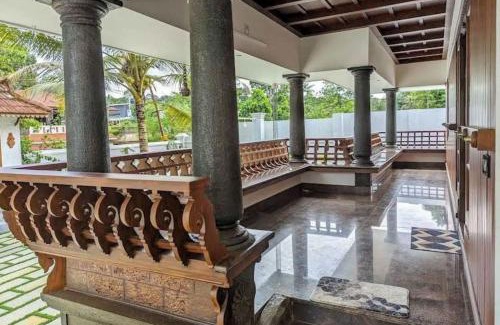 Ettumanoor House | Swimming Pool Naalkett Tharavad Villa with nice Ambience