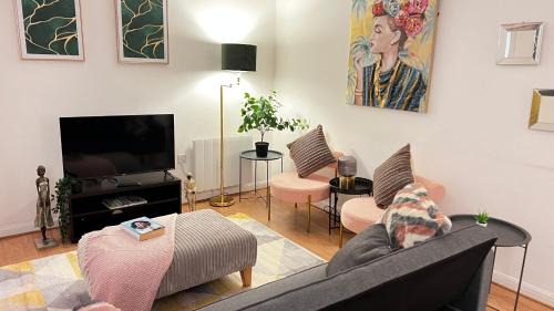 Slough Apartment | Slough Station & Free Parking 2bed 2bath