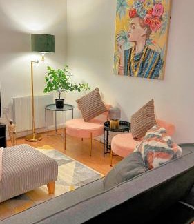 Slough Apartment | Slough Station & Free Parking 2bed 2bath