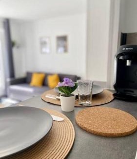 Les Epinettes Apartment | LE COSY studio proche PARIS avec parking & terrasse