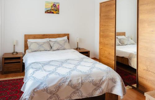 Vitan Apartment | Spacious Apartment in Dristor with Free Parking