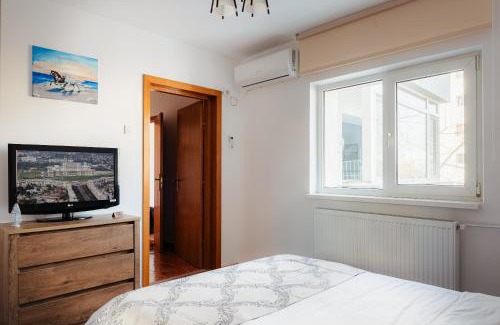 Vitan Apartment | Spacious Apartment in Dristor with Free Parking