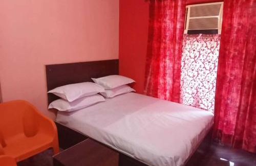Meerut Hotel | OYO Vs White House