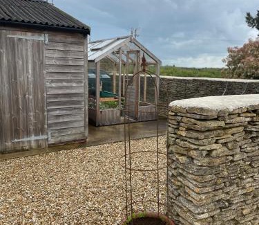 Meysey Hampton Bed & Breakfast | Field End House