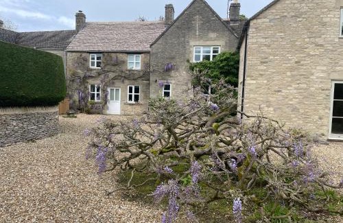 Meysey Hampton Bed & Breakfast | Field End House