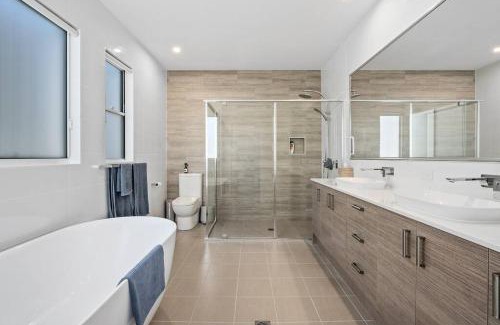 Kingscliff Villa | Seaside Chique on Cylinders- Luxe 3BR Beachside Villa by uHoliday