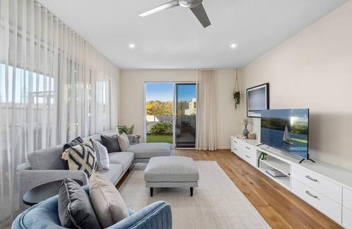 Kingscliff Villa | Seaside Chique on Cylinders- Luxe 3BR Beachside Villa by uHoliday