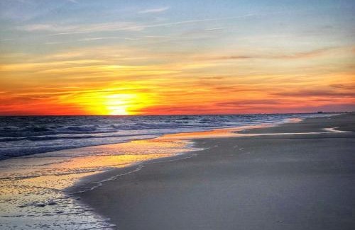 Atlantic Beach Apartment | Island Inn of Atlantic Beach - King Suite Unit 108