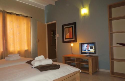 Vineta House | Beach Walk House and Cottage - Self Catering