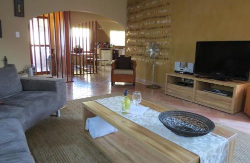Vineta House | Beach Walk House and Cottage - Self Catering
