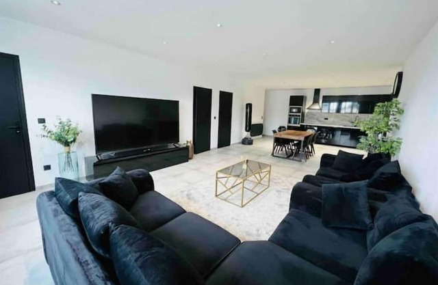 Très Grand Appartement / Sauna / Charles de Gaulle