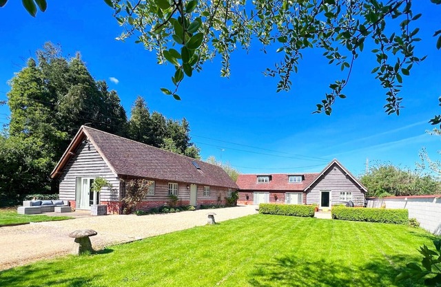 3 bedroom accommodation in Winterslow, near Salisbury