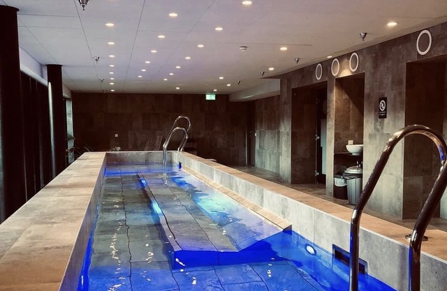Modern apartment with great location , gym and spa