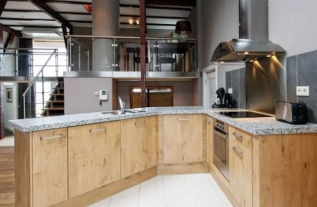 200m2 OF SPLENDOUR &JOY-3BR LEIDSEPLEIN PENTHOUSE