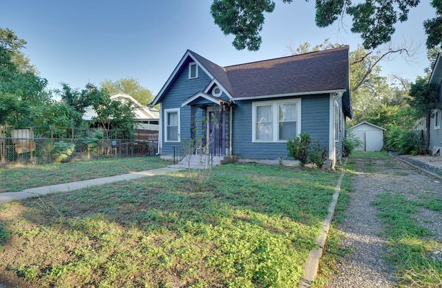4 Mi to Downtown! Cozy Bungalow in San Antonio