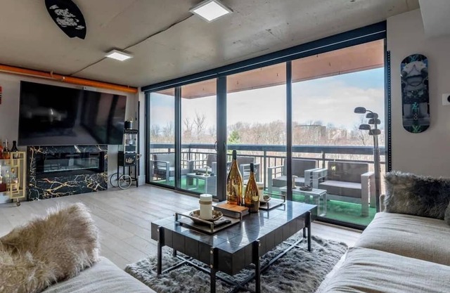 Centrally Located Luxury Modern 2 Bed 2 Bath Condo in the Heart of Tysons!