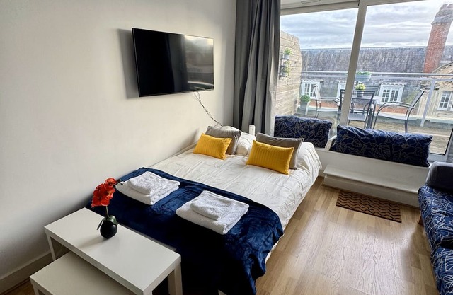 Elegant Top-Floor Apartment with Large Private Roof Terrace in City Centre