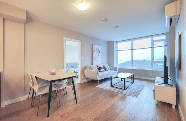 2BDR & 2Bath | AC | Free WiFi & Parking @ Oval Park