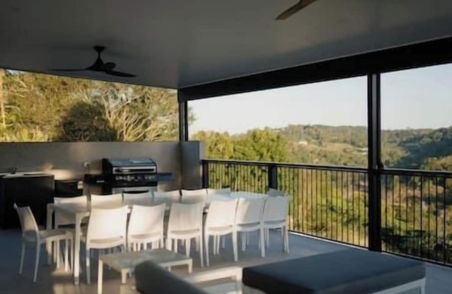 Luxury Group Retreat Pool, Sauna Hair/Makeup Room!