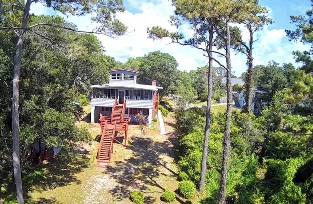 Scenic 3-bedroom apartment with WiFi, AC on Davis Canal in Oak Island.