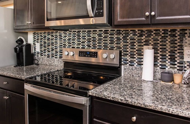 Cozy SC Abode 5 mins to Lake Bowen