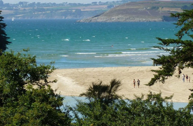 Appartement #2 Dans Hôtel à 150m de la Plage et du Gr34