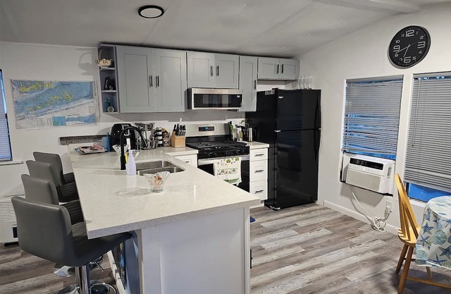 Charming 2-bedroom mobile home with WiFi and AC in Summerland Key