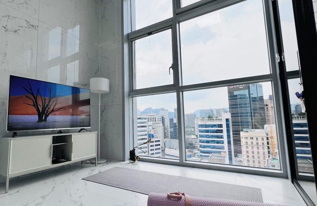 Dojagi House: Explore & Retreat in Central Seoul