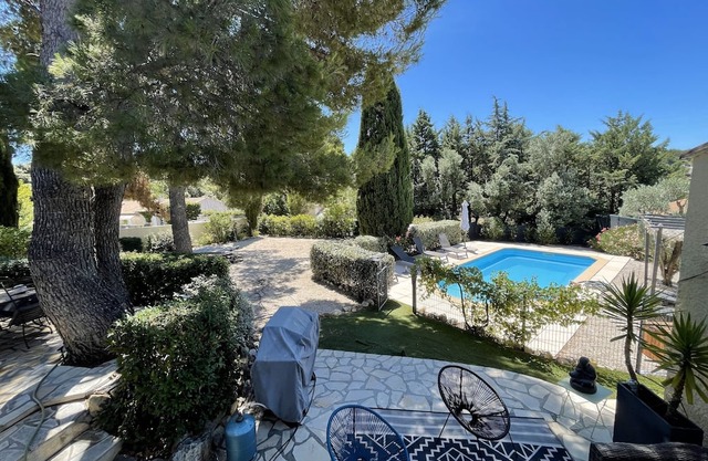 Villa Avec Piscine sur Terrain de 900m2 au Cœur de la Campagne Provençale