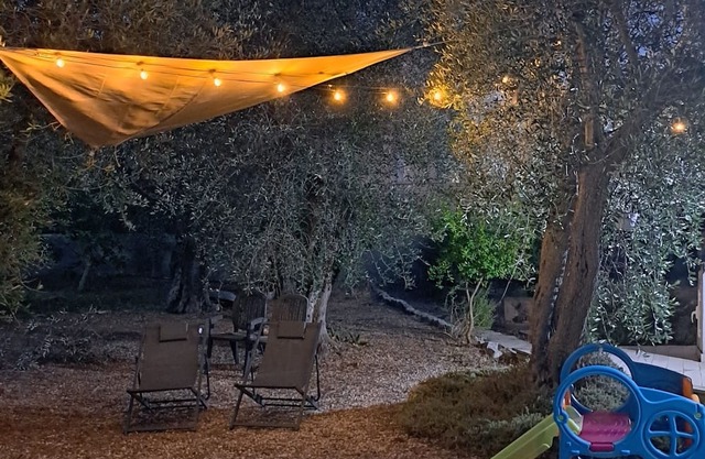 Villa with large Garden and private parking 5 minutes from Bari Airport