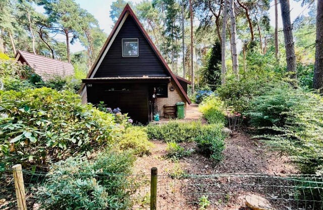 5-person holiday home, located at the Sonnevijver in Rekem.