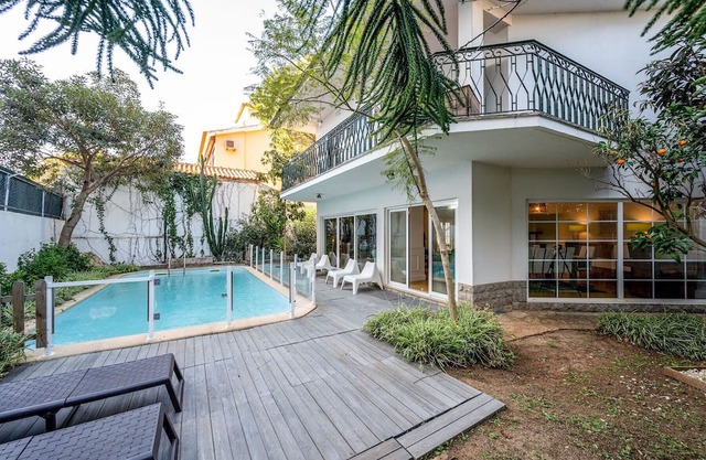 Vintage Oasis in Carcavelos