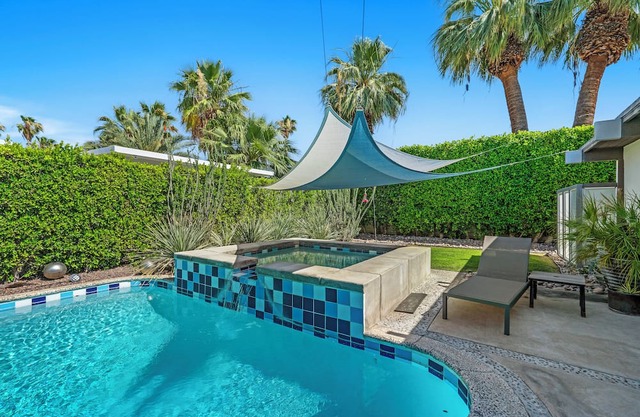 Alexander Escape – Showpiece 3 BDR w/Private Pool, 5 Min to Downtown