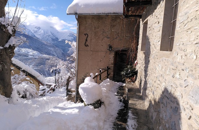 Chalet 'Typique De Montagne' with Lake View, Private Terrace and Wi-Fi