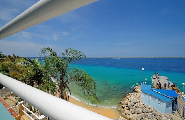 Den Laman Tarpon - 2 bedroom apartment oceanfront