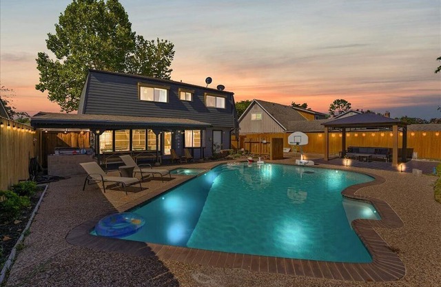 White Maples Poolside Paradise with Heated Pool!